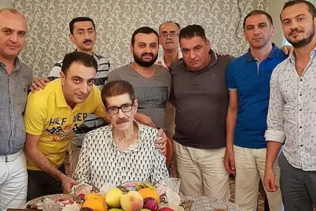 Hacı Nuran xərçəngdən əziyyət çəkən əməkdar artistə dəstək oldu