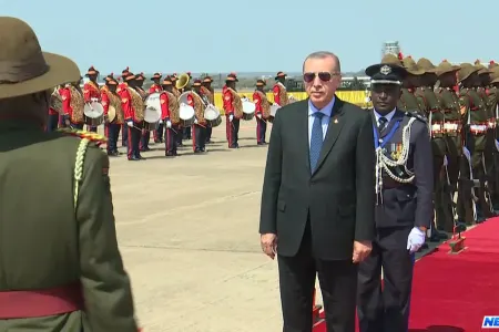 Zambiyada türk bayrağını yerdən qaldıran polis gündəm oldu - VİDEO