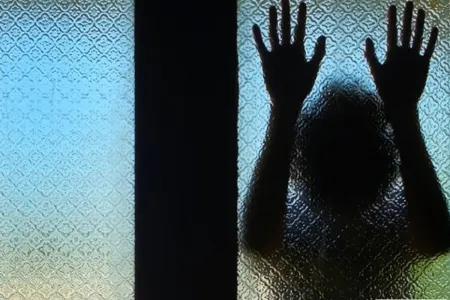 Ər arvadını kəndirlə boğub öldürdü