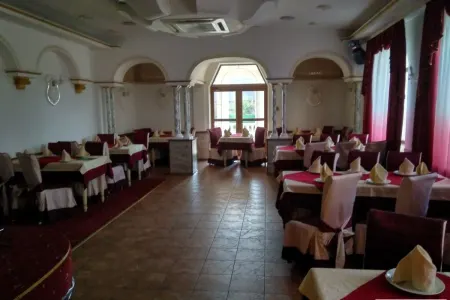 “Anadolu” restoranı 4 tikə çörəyə 1,60 qəpik alır - FOTOLAR