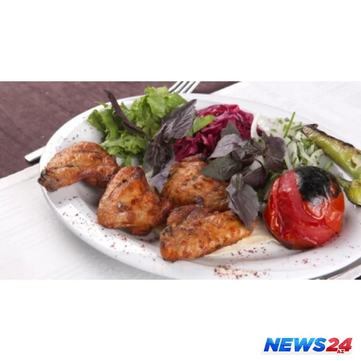 “Anadolu” restoranı 4 tikə çörəyə 1,60 qəpik alır - FOTOLAR