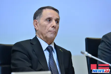 Baş nazirin intihar fikrindən daşındırdığı şəxsin içki aludəçisi olduğu məlum olub