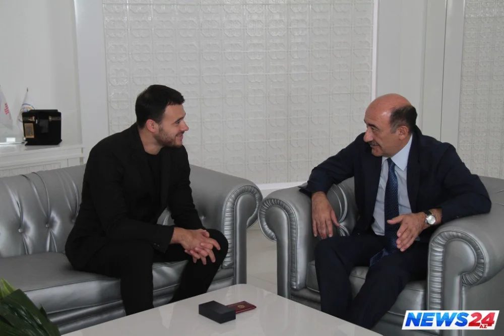 Emin Ağalarova "Xalq artisti" fəxri adının vəsiqəsi və döş nişanı təqdim olundu - FOTOLAR