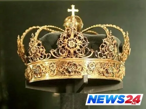 17-ci əsrə aid çox qiymətli tac oğurlandı - FOTO