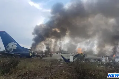 Meksikada ağır təyyarə qəzası baş verib - VİDEO