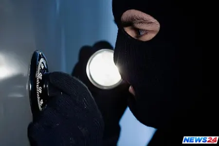 Bakıda mənzildən 7000 manat və 6000 ABŞ dolları oğurlanıb