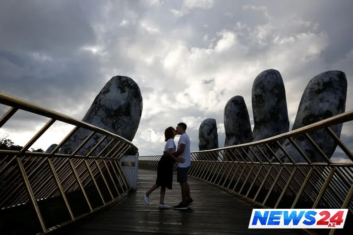 Bu ölkənin “Qızıl körpü”sü görənləri heyran qoyur – FOTOLAR