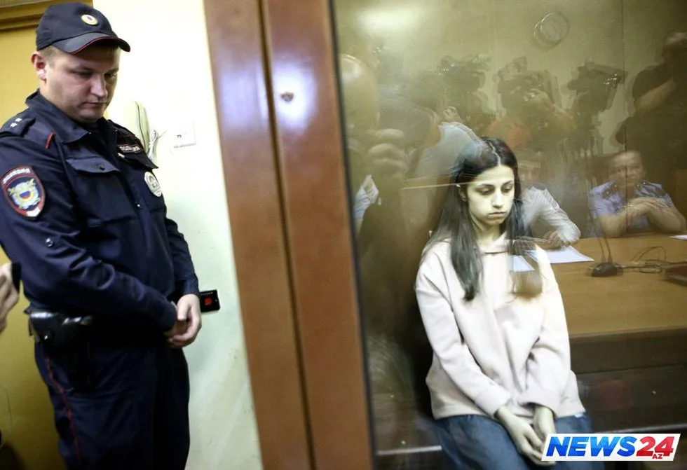 Manyak atalarını öldürmüş 3 erməni qızına 20 ilə qədər həbs gözləyir