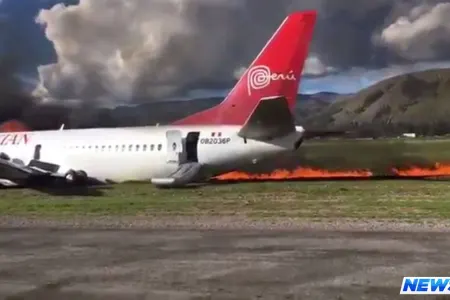 Sərnişin təyyarəsi hava limanında alovlandı