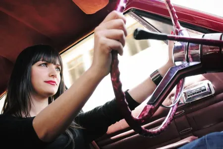 Sükanı arvadına etibar etdi, qəzaya düşdülər