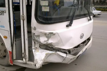 Sərnişin avtobusu aşdı, yaralananlar var
