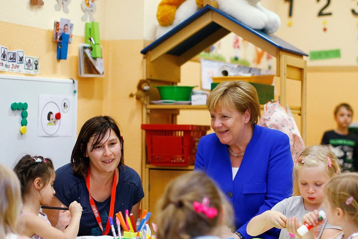 Kanslerin bu şəkli başına bəla oldu - FOTO