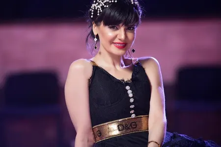 Natavan Həbibinin 3 mərtəbəli bağ evi - FOTOLAR