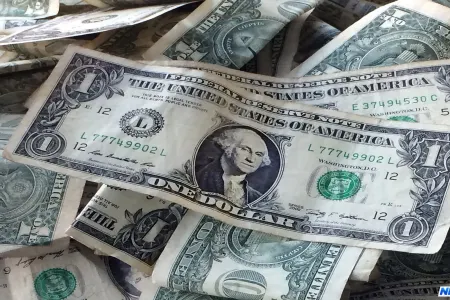 Banklar dolları bahalaşdırmağa başladılar – Azərbaycanda