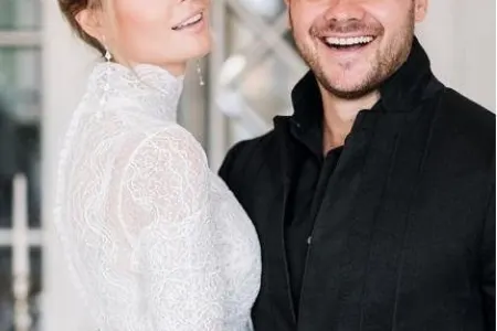 Emin xanımını belə təbrik etdi