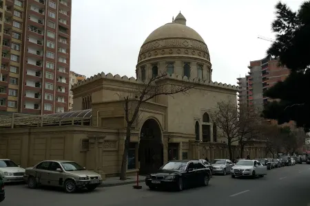 Bakıda məsciddə dava -Mühafizəçi namaz qılan şəxsi döydü