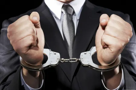 Azərbaycanda vəzifəli şəxslər həbs olundu