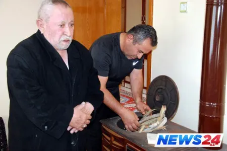 Həsən kişi bu istidə soba yandırır, palto geyinir - FOTO - VİDEO