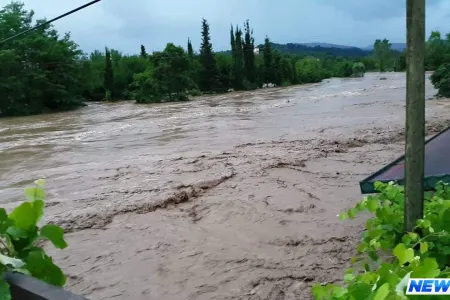 Bakı-Balakən sərnişin qatarı selə görə yolda qaldı