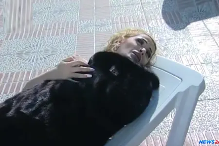 Azərbaycanlı aktrisa kürklə dənizə girdi, günəşləndi - VİDEO