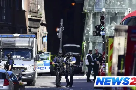 Londonda TERROR -avtomobili insanların üzərinə sürdülər