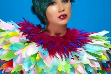 Damla geyimlərini satır, səbəbi isə... - FOTO