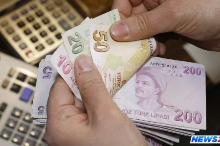 Türkiyədə dolların məzənnəsi 6 lirədən aşağı düşüb