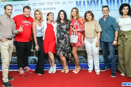 “Mamma Mia! 2” filminin ekskluziv nümayişi baş tutub - FOTOLAR