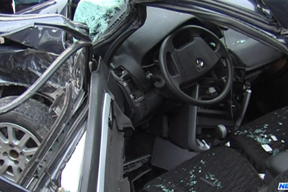 Bakıda avtomobil yol kənarında dayanan piyadaları vurdu- ölən var