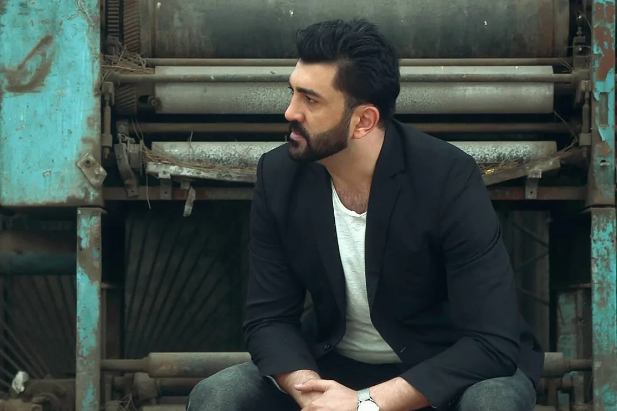 Vüqardan qadın həmkarlarına qadağa: "Kim sizi bacı kimi qəbul edirsə..." - FOTO