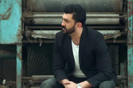 Vüqardan qadın həmkarlarına qadağa: "Kim sizi bacı kimi qəbul edirsə..." - FOTO