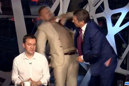 Deputatlar canlı yayımda yumruq davasına çıxdılar - VİDEO