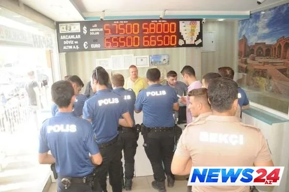 Türk polisi dollarlarını lirəyə dəyişmək üçün növbəyə düzüldü – FOTO