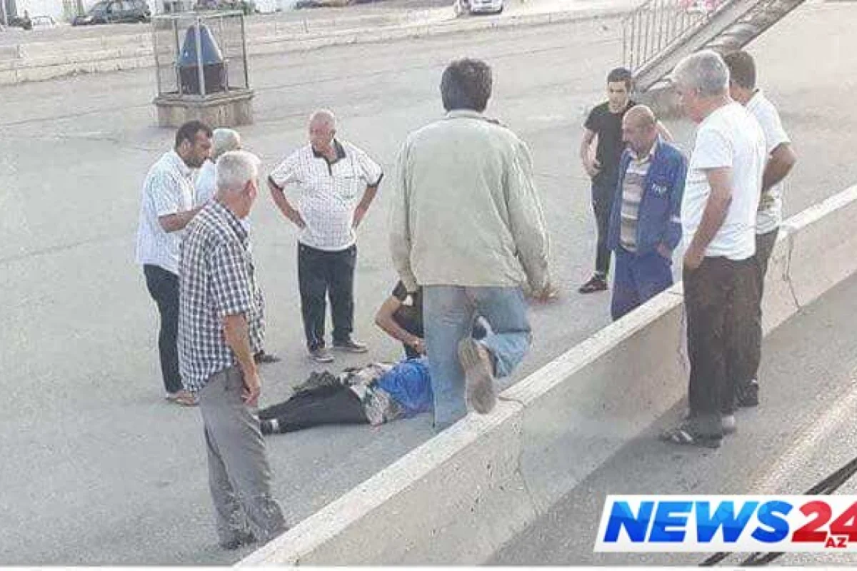 Bakıda yolun ortasında süpürgəçi qadının keçindiyi bildirilir - FOTO