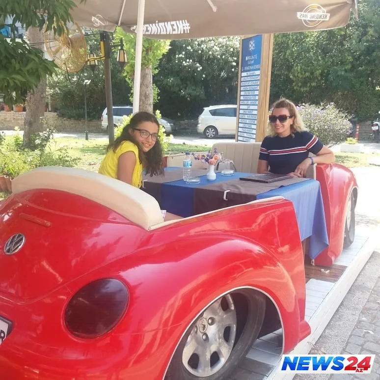 Azərbaycanlı aparıcı qızı ilə istirahətdə - FOTOLAR