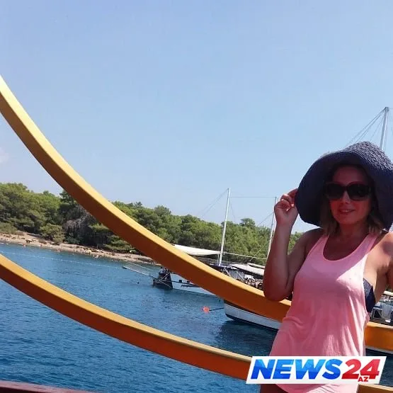 Azərbaycanlı aparıcı qızı ilə istirahətdə - FOTOLAR