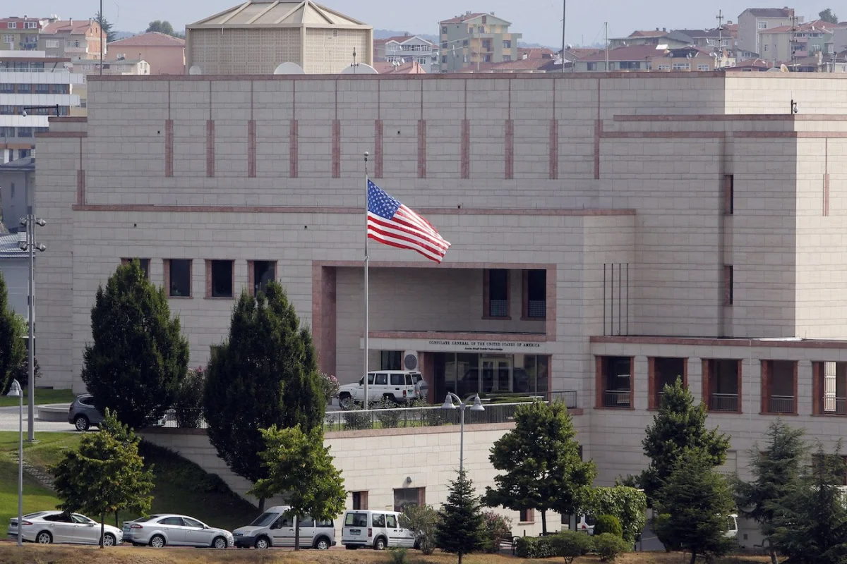 ABŞ-ın Türkiyədəki səfirliyinin binası atəşə tutuldu