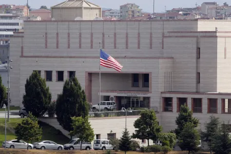 ABŞ-ın Türkiyədəki səfirliyinin binası atəşə tutuldu