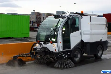 Süpürgəçiləri əvəzləyəcək 10-a yaxın texnika Bakıya gətirildi