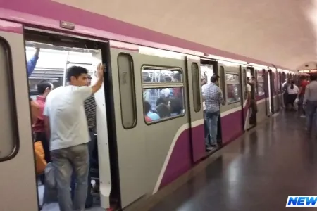 Bakı metrosunda dəhşətli anlar - Özünü qatarın altına atdı...