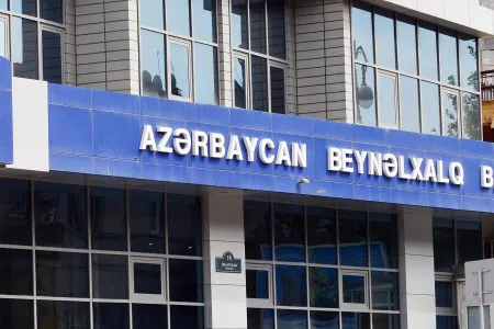 Bank müdiri talassemiya xəstəsinin pulunu mənimsədi – Azərbaycanda iyrənc cinayət