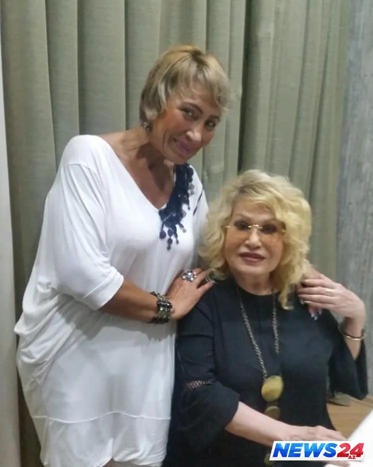 57 yaşlı əməkdar artist elə libas geyindi ki, alt paltarı göründü - FOTO