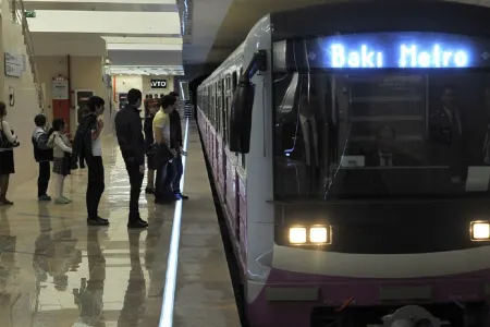 Bakı metrosunda gərgin anlar – Sərnişinlər təxliyyə edildi
