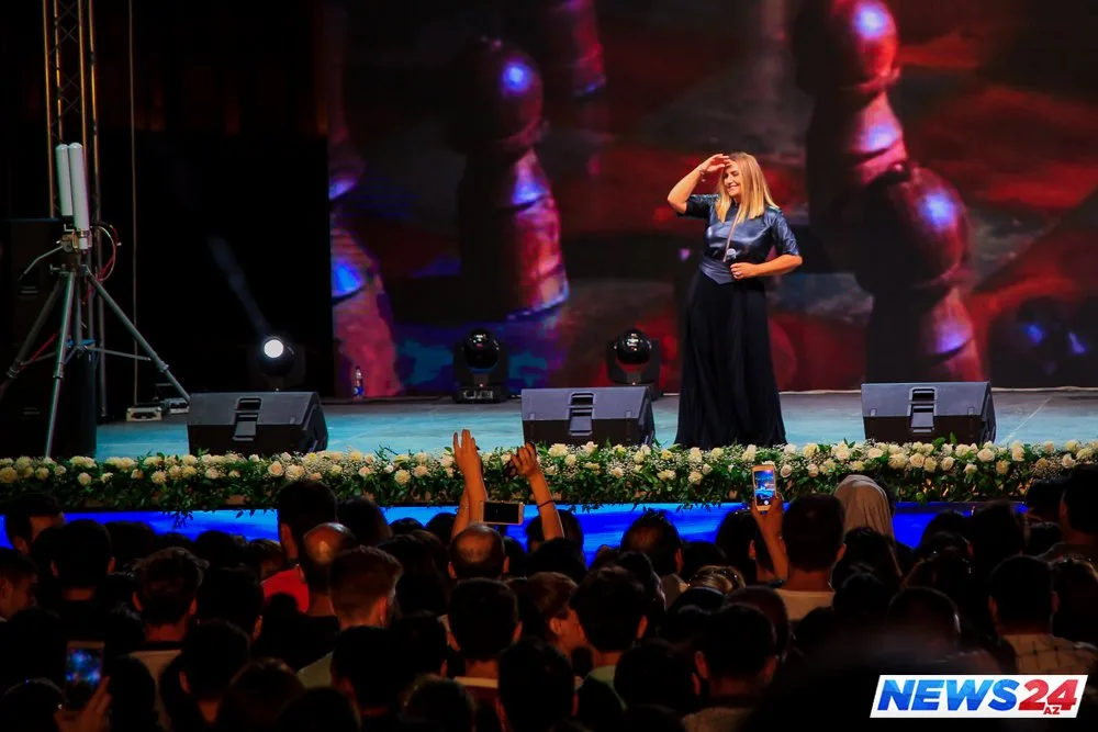 Küsülü müğənnilər eyni səhnədə - FOTOLAR - VİDEO