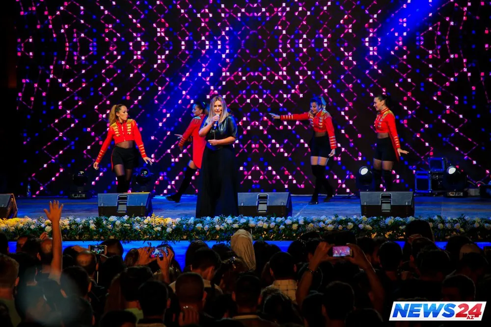 Küsülü müğənnilər eyni səhnədə - FOTOLAR - VİDEO