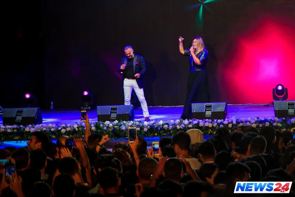 Küsülü müğənnilər eyni səhnədə - FOTOLAR - VİDEO