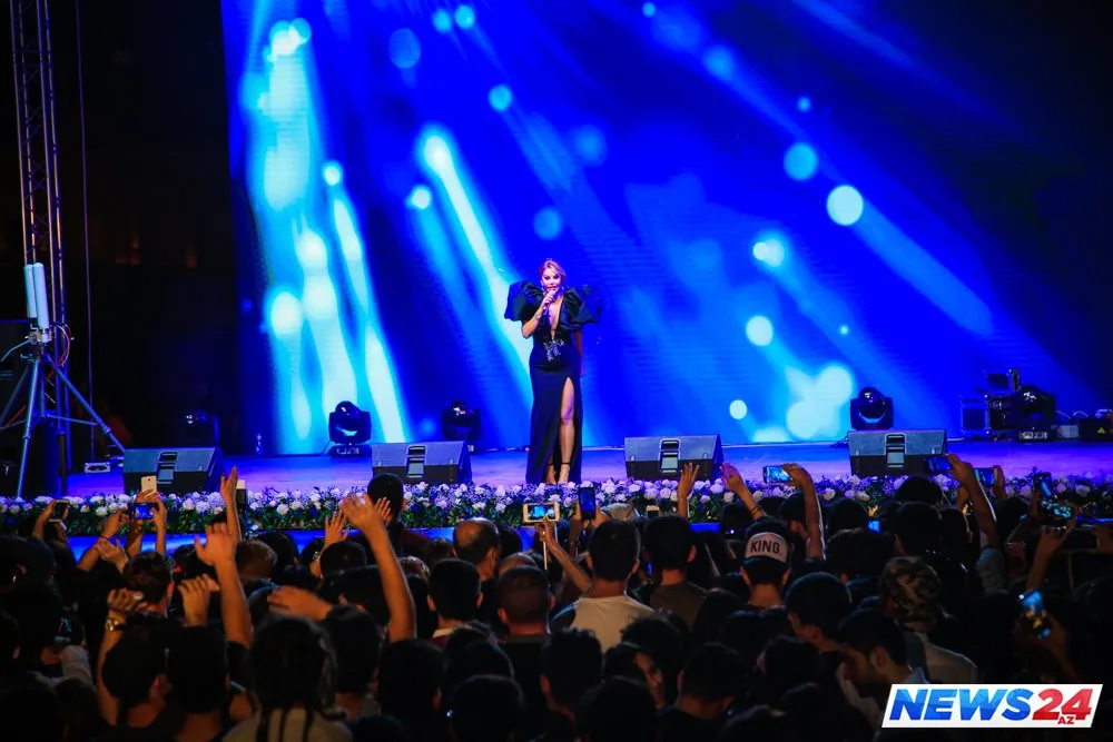 Küsülü müğənnilər eyni səhnədə - FOTOLAR - VİDEO