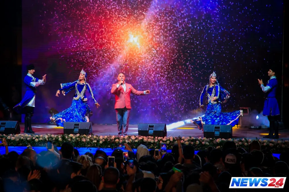 Küsülü müğənnilər eyni səhnədə - FOTOLAR - VİDEO