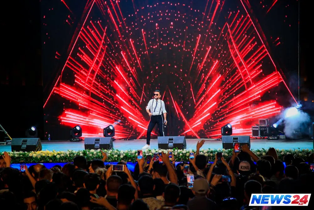 Küsülü müğənnilər eyni səhnədə - FOTOLAR - VİDEO