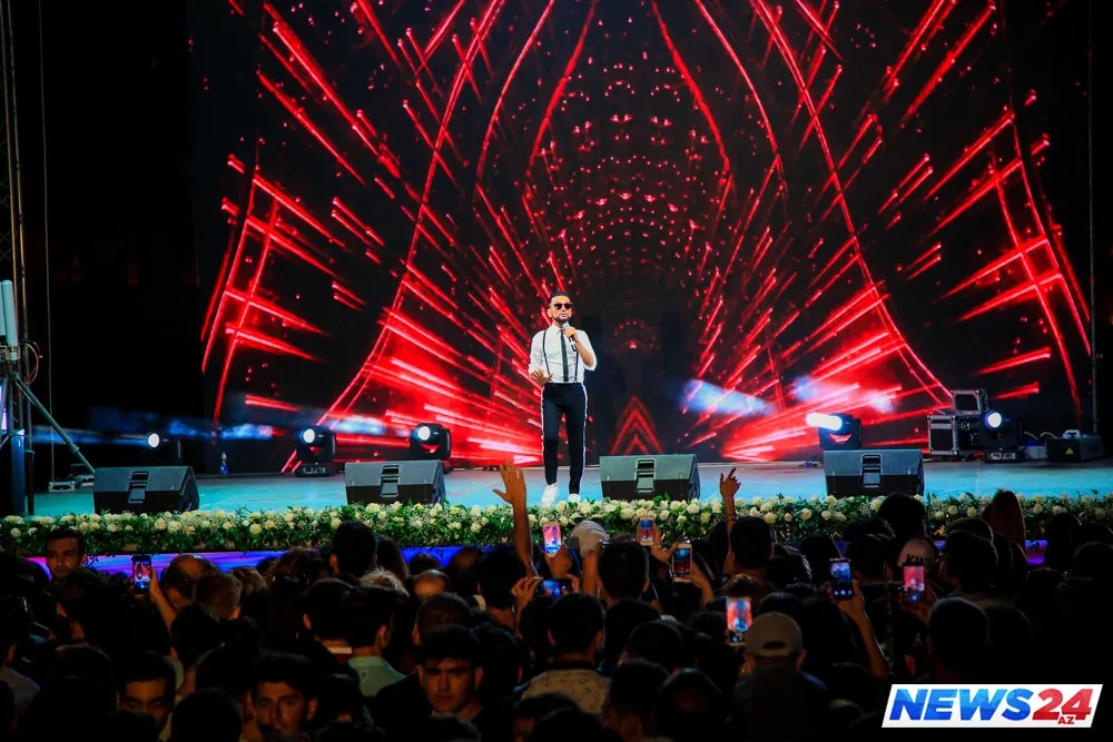 Küsülü müğənnilər eyni səhnədə - FOTOLAR - VİDEO